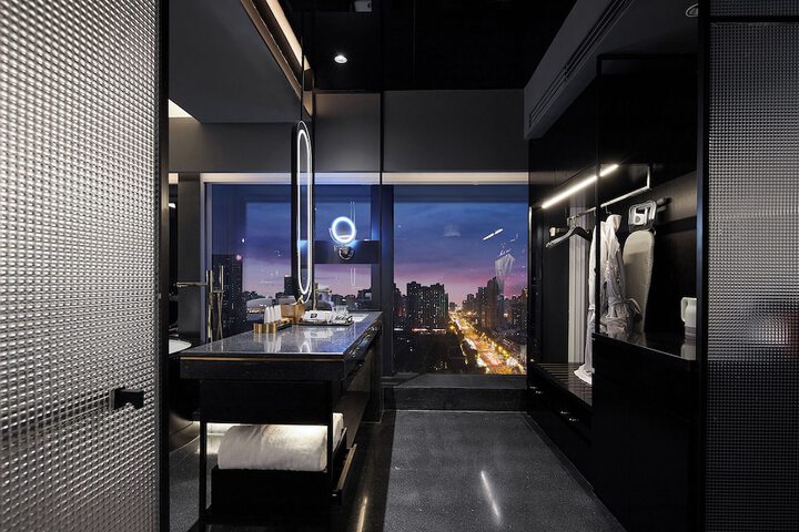 Room 27 of 38