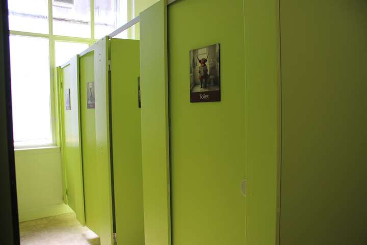 Room 49 of 76