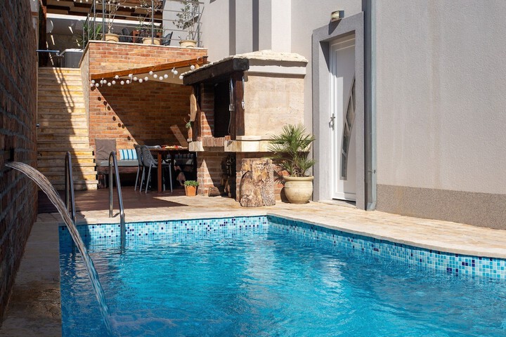 Pool 37 of 65
