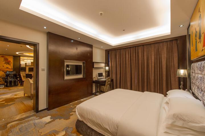 Room 14 of 27