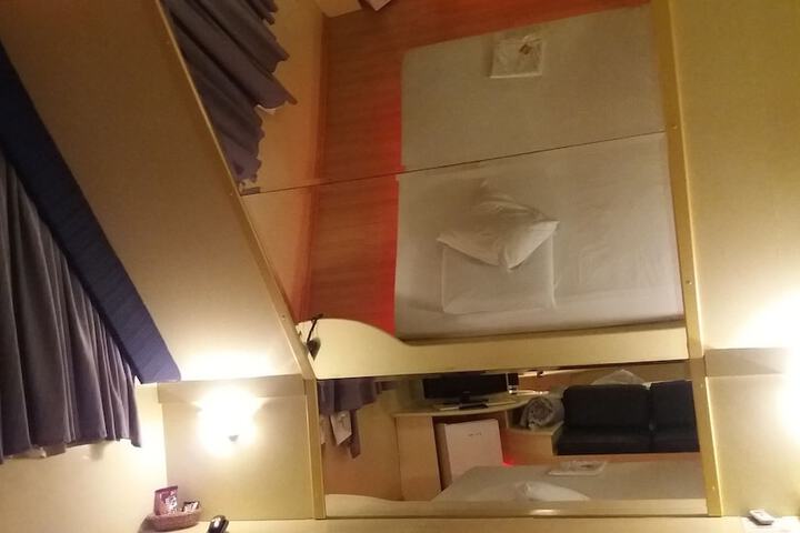 Room 35 of 112
