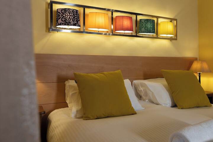 Room 52 of 79