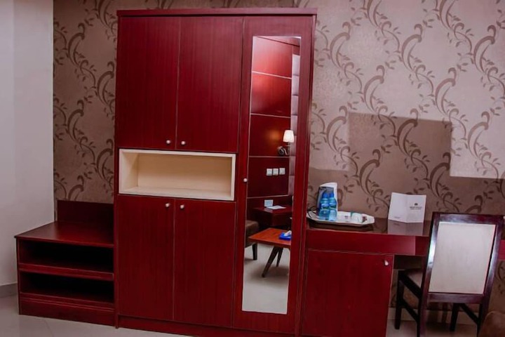 Room 3 of 42