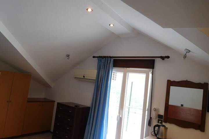 Room 29 of 84