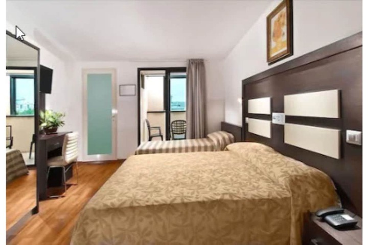 Room 9 of 22