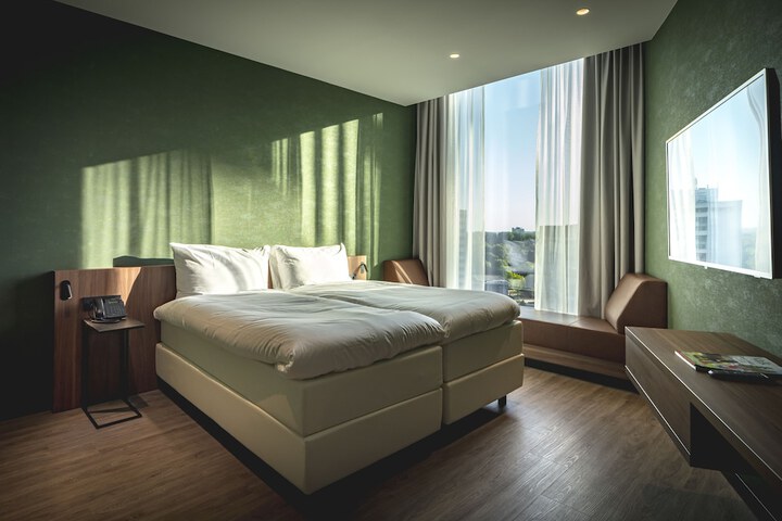 Room 15 of 77