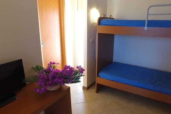 Room 4 of 37