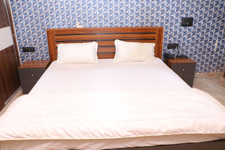 Room 12 of 35