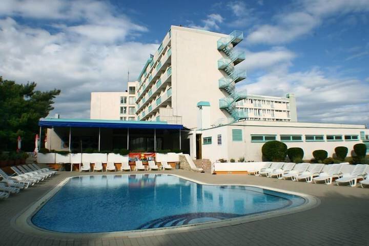 Pools & Facilities