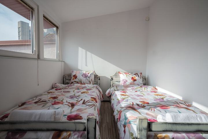 Room 2 of 7