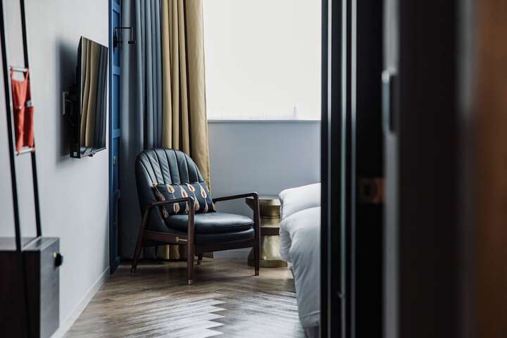 Room 13 of 36