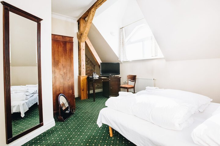Room 10 of 101