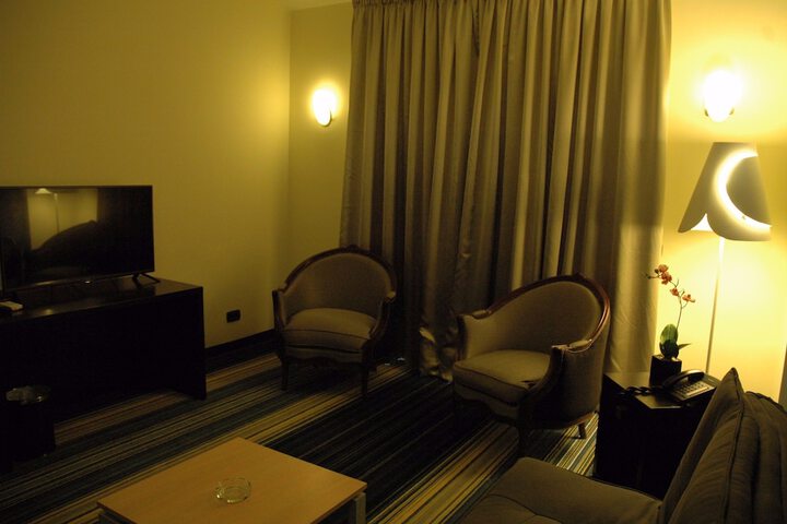 Room 32 of 73