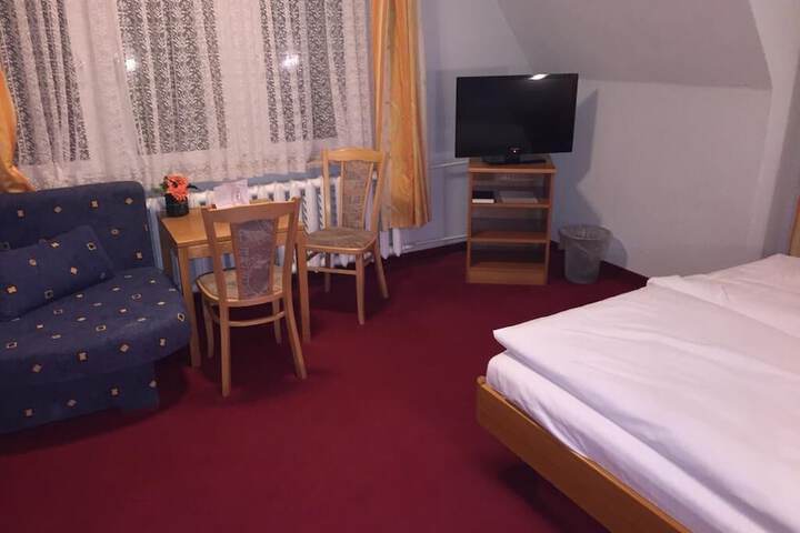 Room 4 of 38