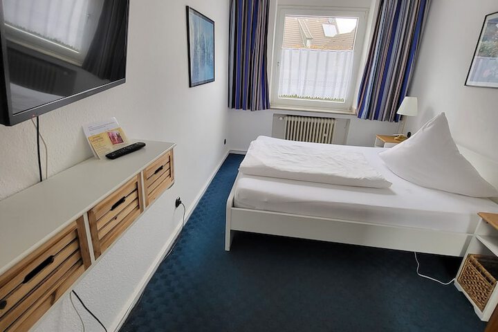 Room 6 of 22
