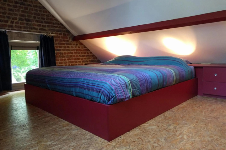 Room 2 of 10