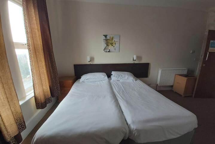 Room 17 of 39