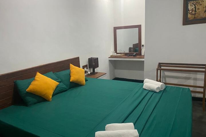 Room 12 of 93