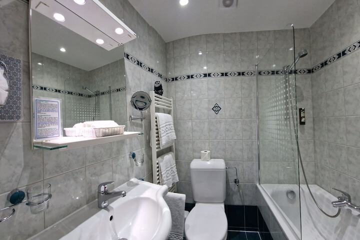 Room 16 of 45