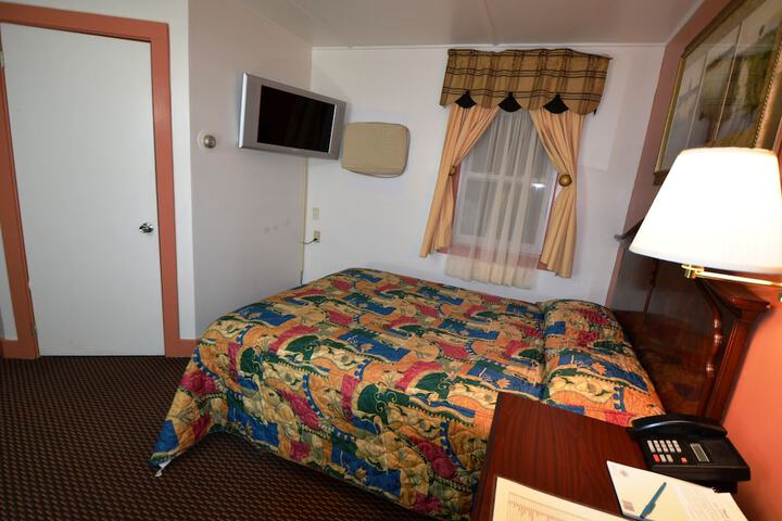 1 Queen Bed (27 of 30)