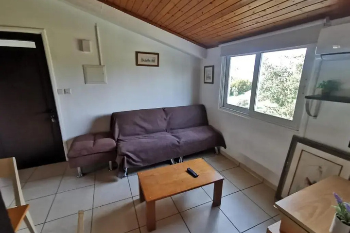 Room 9 of 10