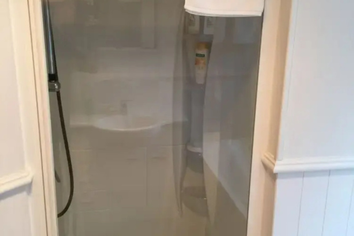 Room 9 of 11