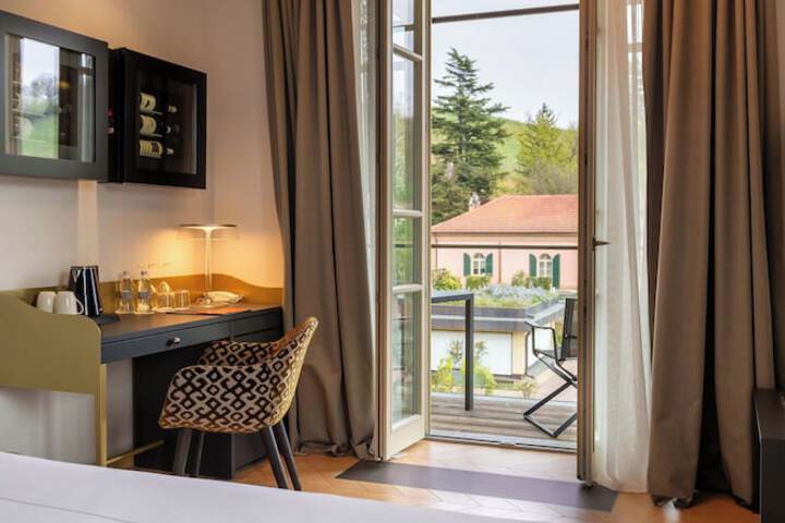Room 4 of 28