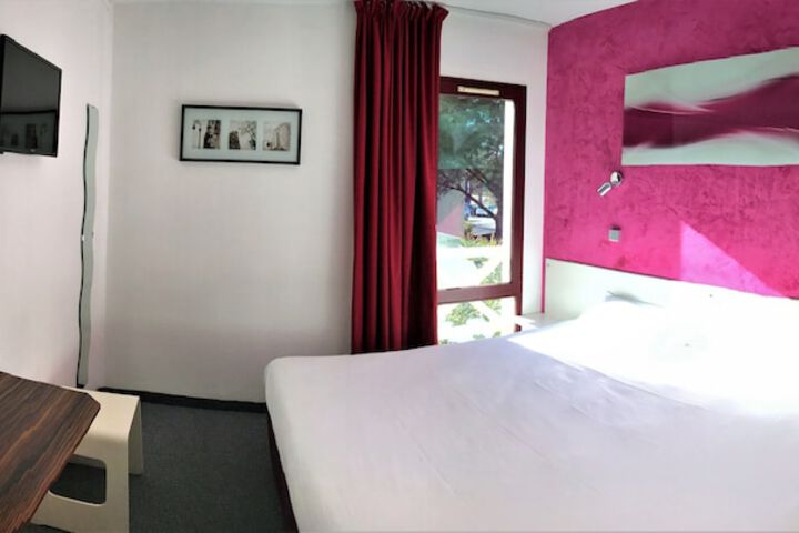 Room 5 of 67