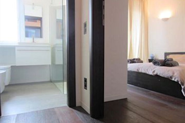 Room 33 of 49