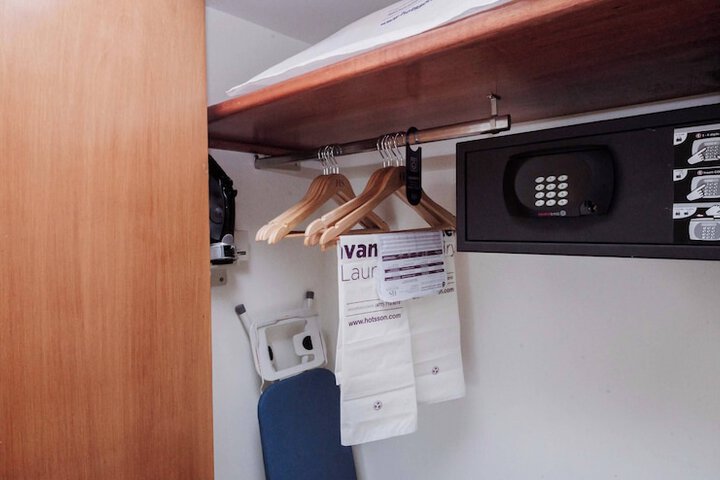 Room 18 of 156