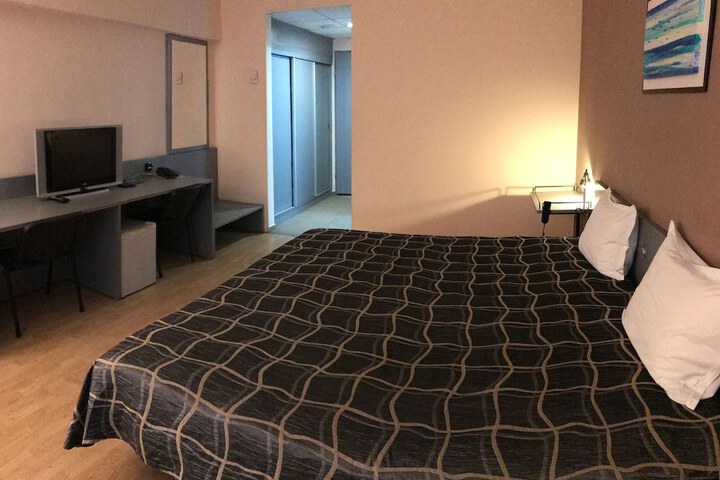 Room 11 of 38
