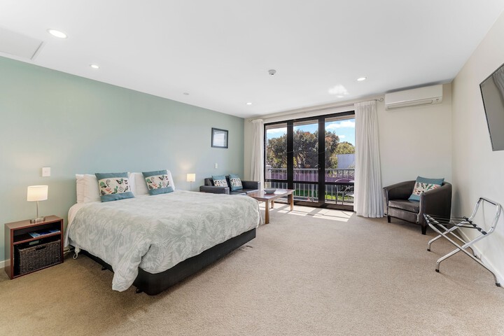 Room 4 of 37