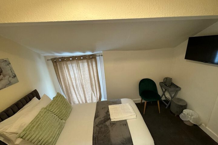 Room 12 of 38
