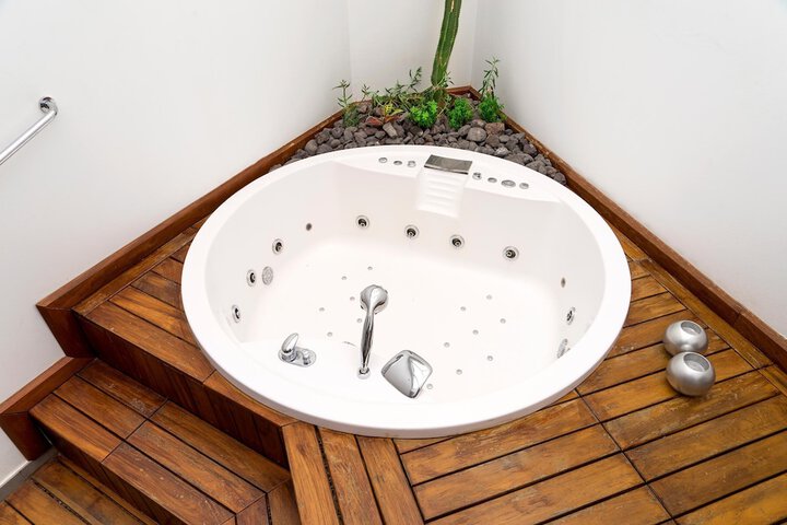 Hot Tub 64 of 83