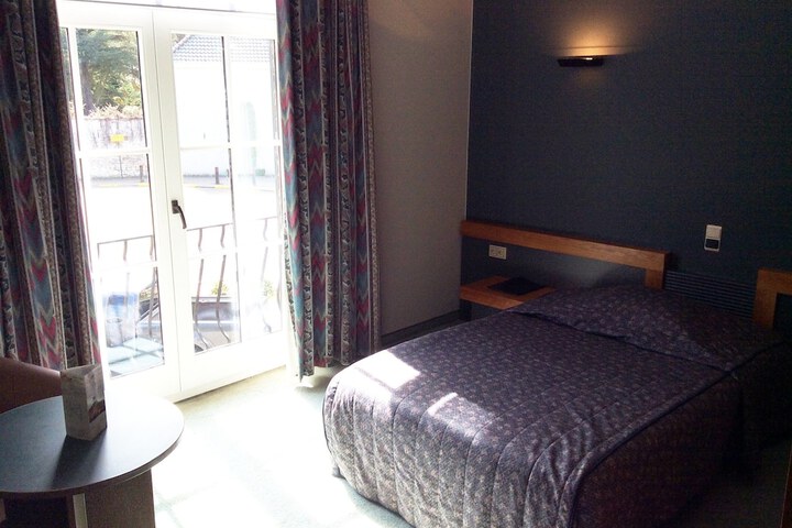 Room 2 of 43