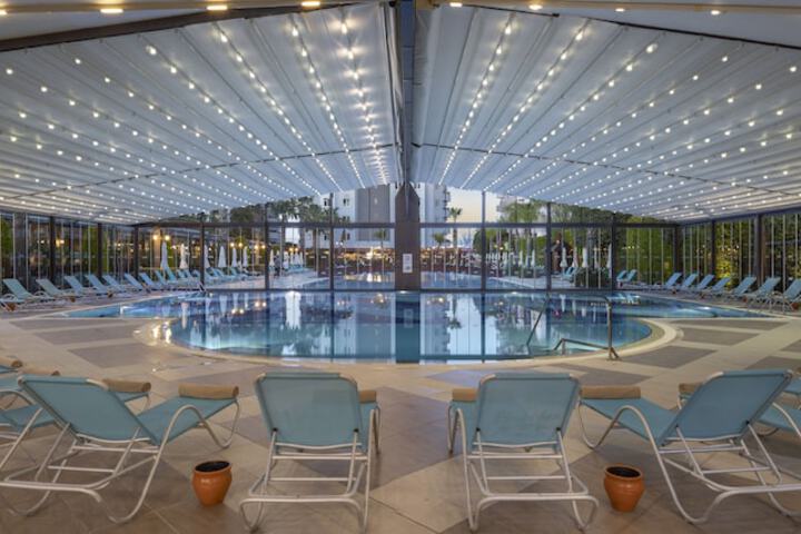 Hotel Pool