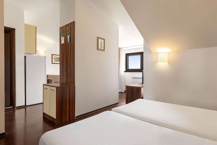 Room 21 of 181