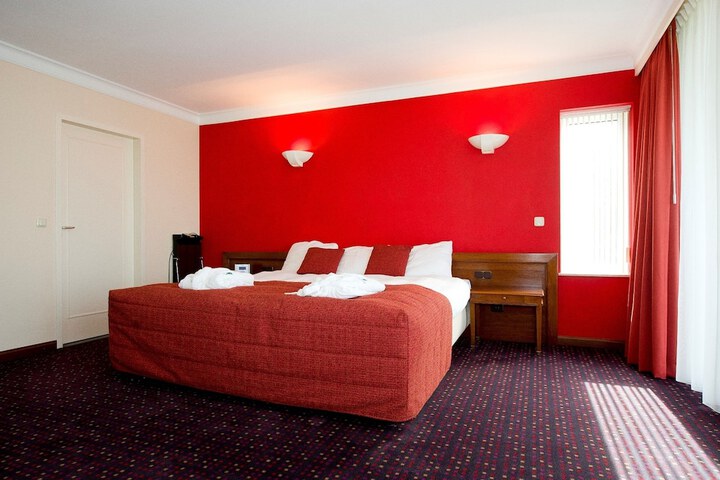 Room 10 of 11
