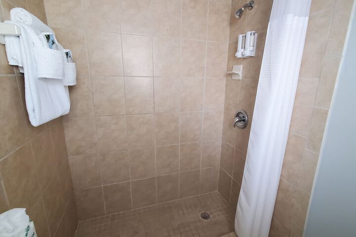 Room 181 of 236