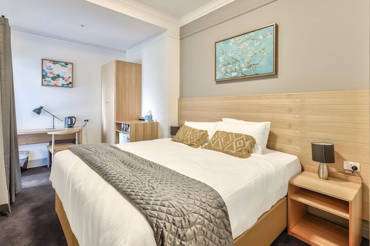 Room 9 of 40