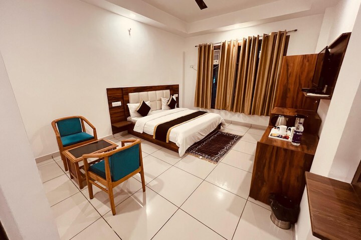 Room 8 of 10
