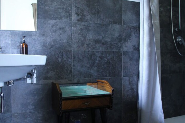 Room 13 of 22