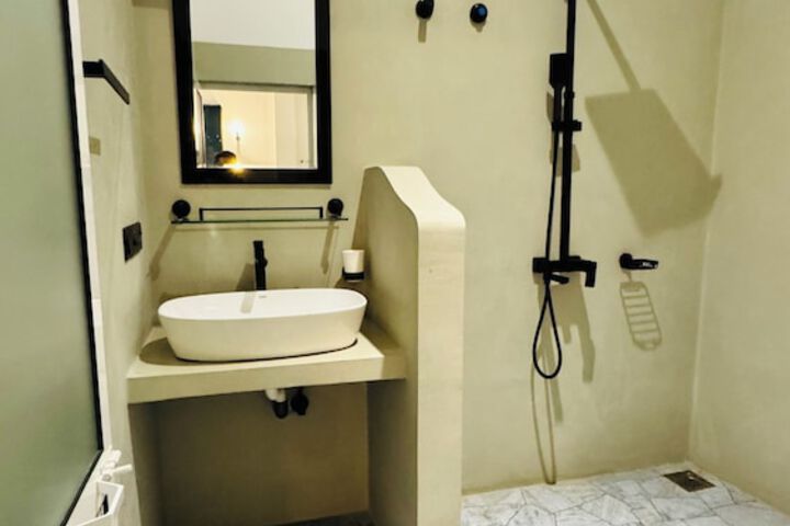 Room 16 of 32
