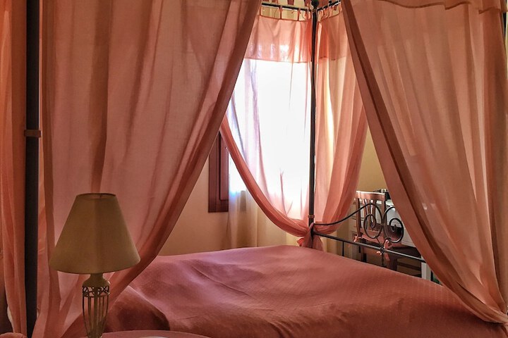 Room 5 of 52