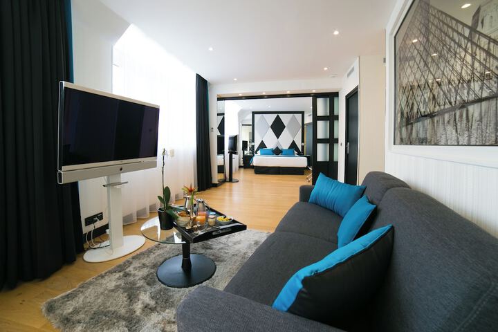 Room 40 of 77