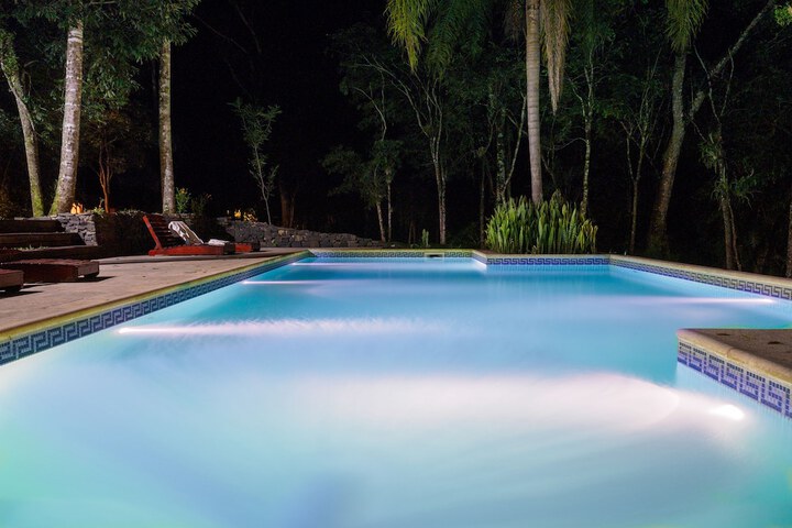 Pool 21 of 38