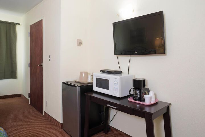 Room 12 of 38
