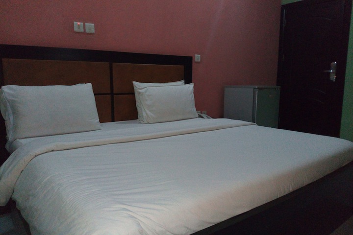 Room 14 of 27