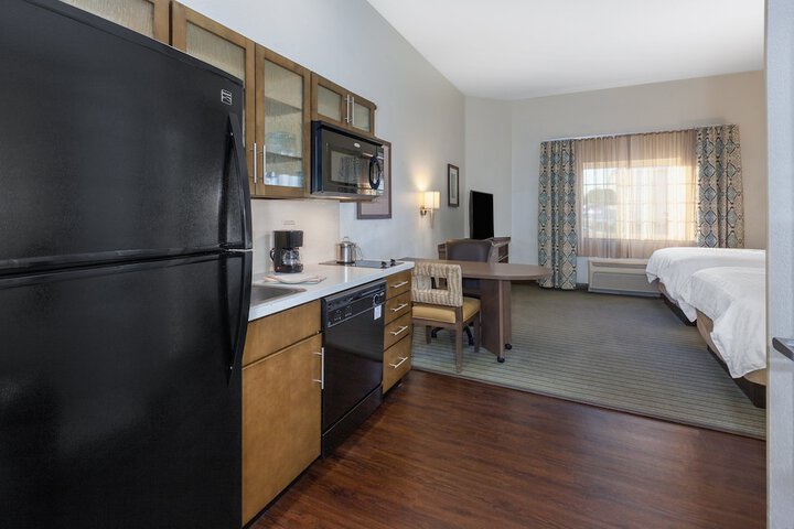 1 Queen Bed Studio Suite (2 of 22)