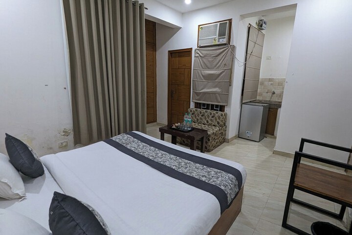 Room 5 of 10